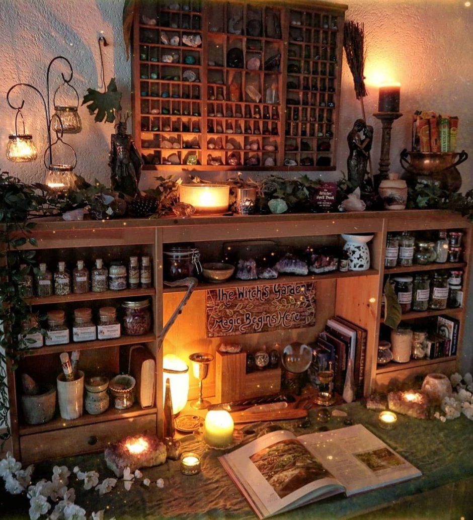 Викканский домашний алтарь
