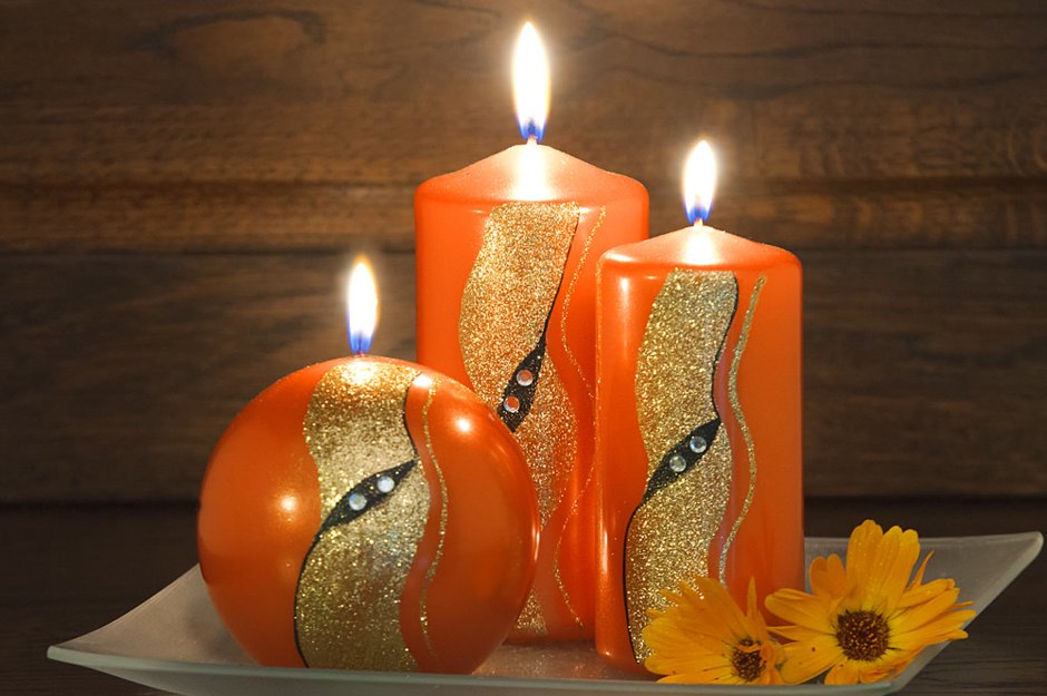 Красивые декоративные свечи незажженные