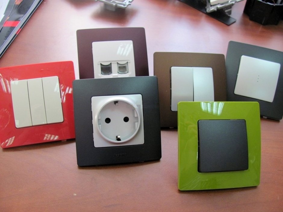 Legrand Etika выключатель