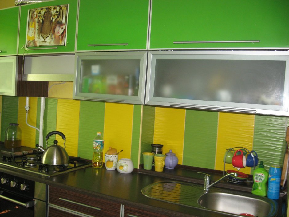 Зеленая плёнка обклеить кухонный гарнитур