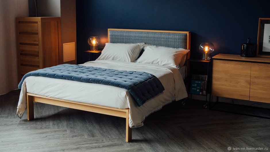 Кровать традиционного скандинавского стиля
