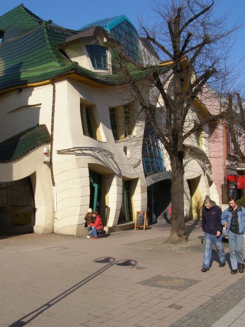Кривой дом (the Crooked House). Сопот, Польша.