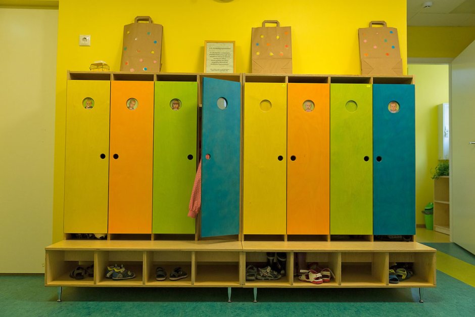 Школьные шкафчики разрисованные