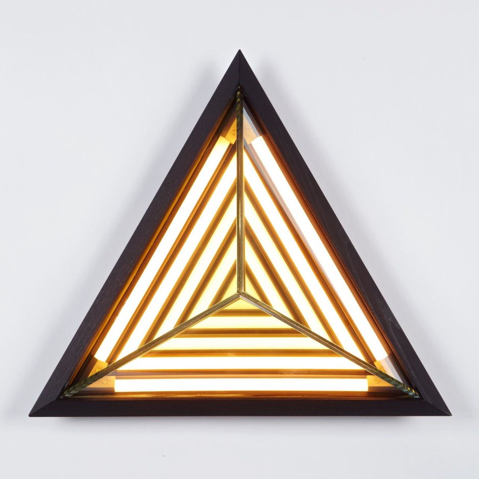 Подсветка на стену треугольники