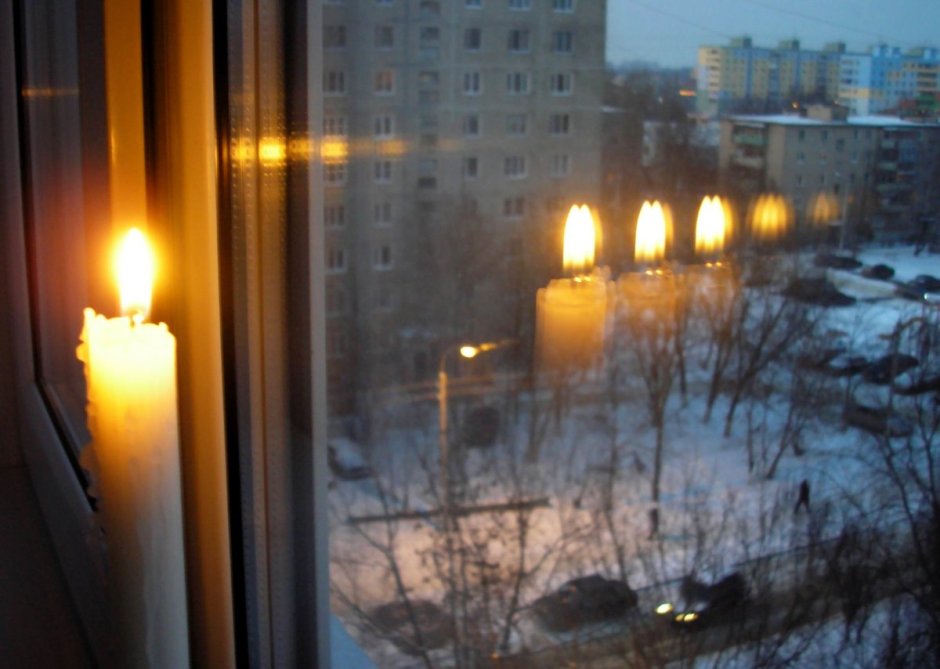 Свет в окне зимой