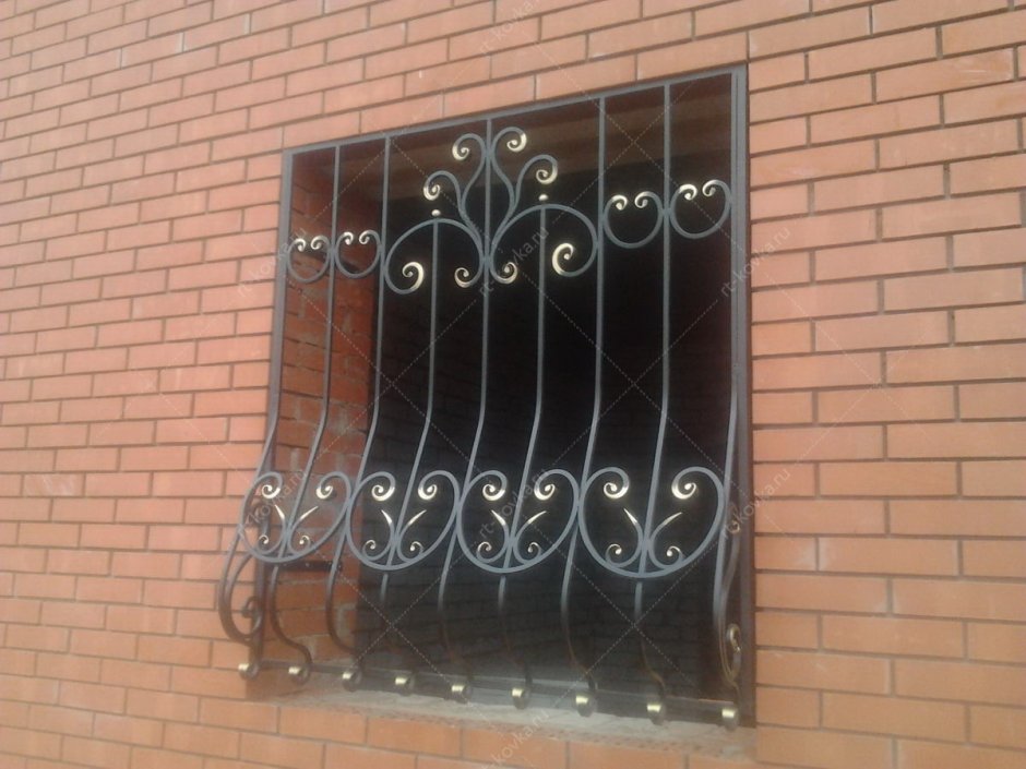 Простые металлические решетки на окна