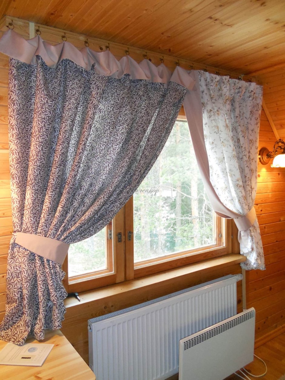Для древесной дом шторы