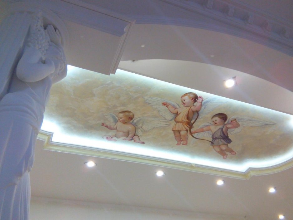 Потолок с ангелами