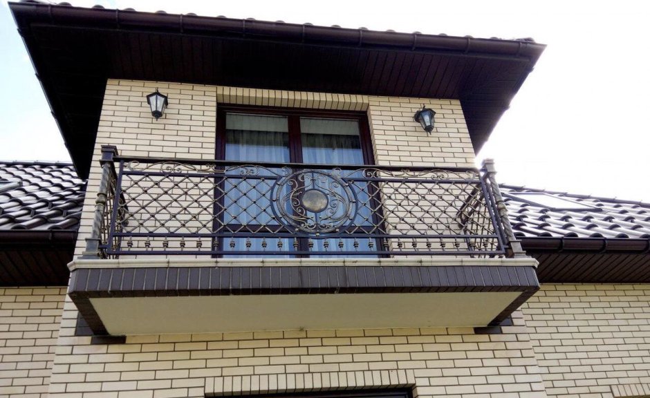 Крыша над балконом в частном доме