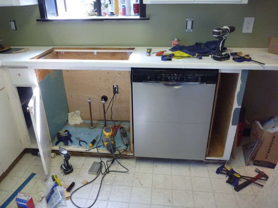 Кухонный шкаф под посудомоечную машину