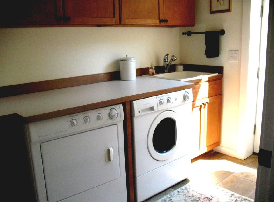 Кухонная мойка над стиральной машиной