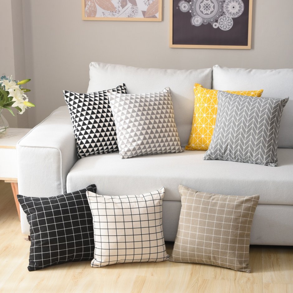 Квадратные подушки для дивана
