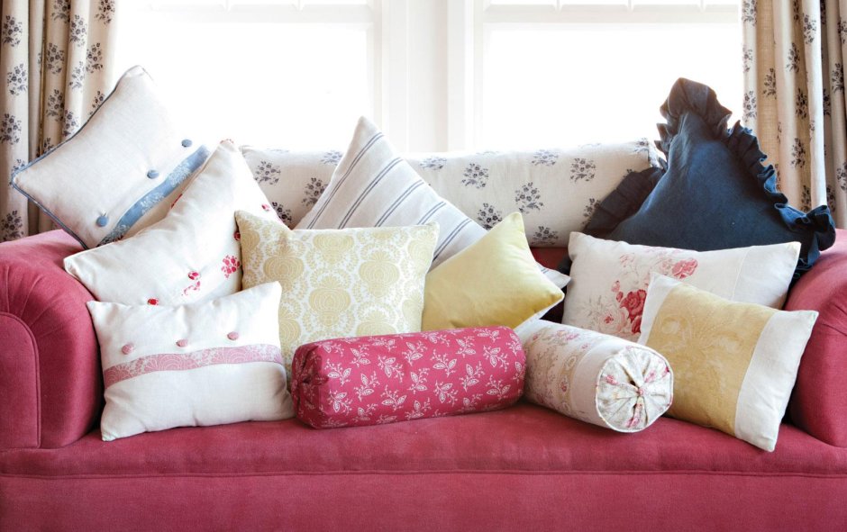 Стильные подушки на диван с кисточками