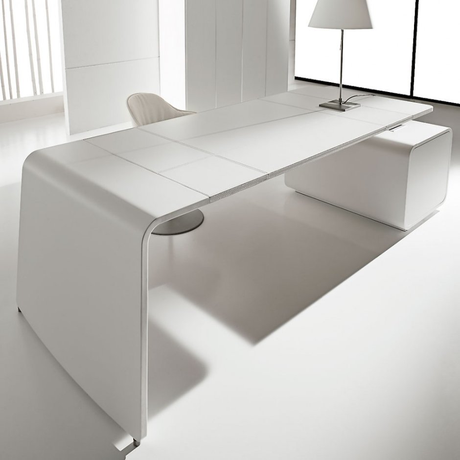 Белый глянцевый стол