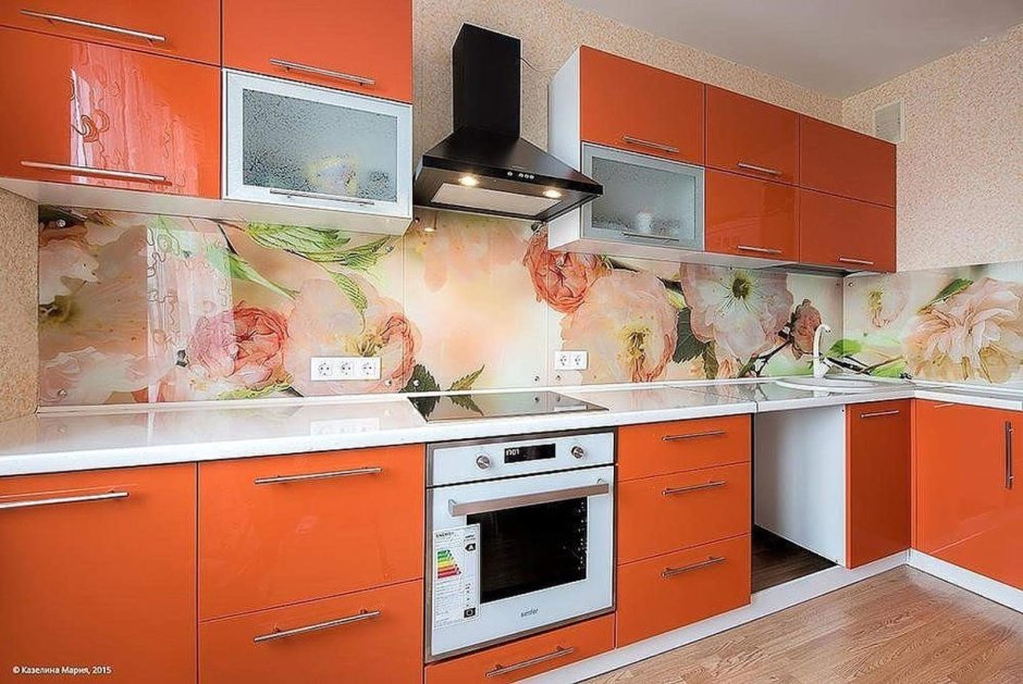 Уютная кухня в оранжевом цвете