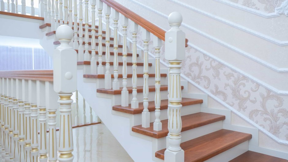 Покраска лестницы