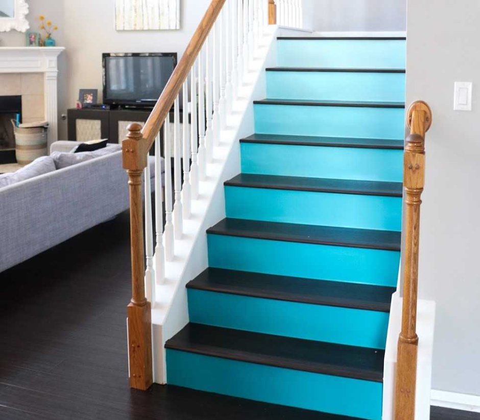 Перекраска деревянной лестницы