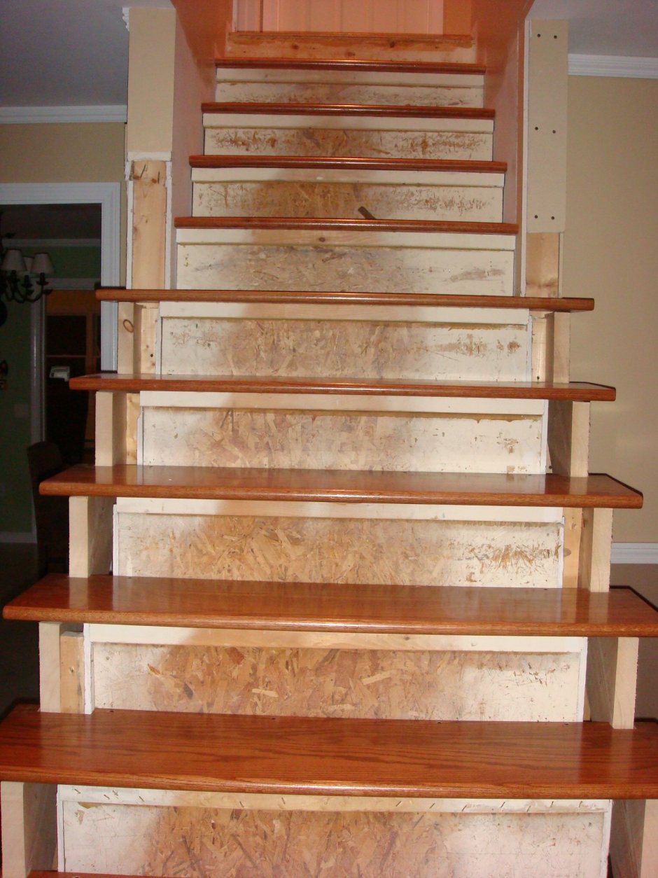 Угловая деревянная лестница