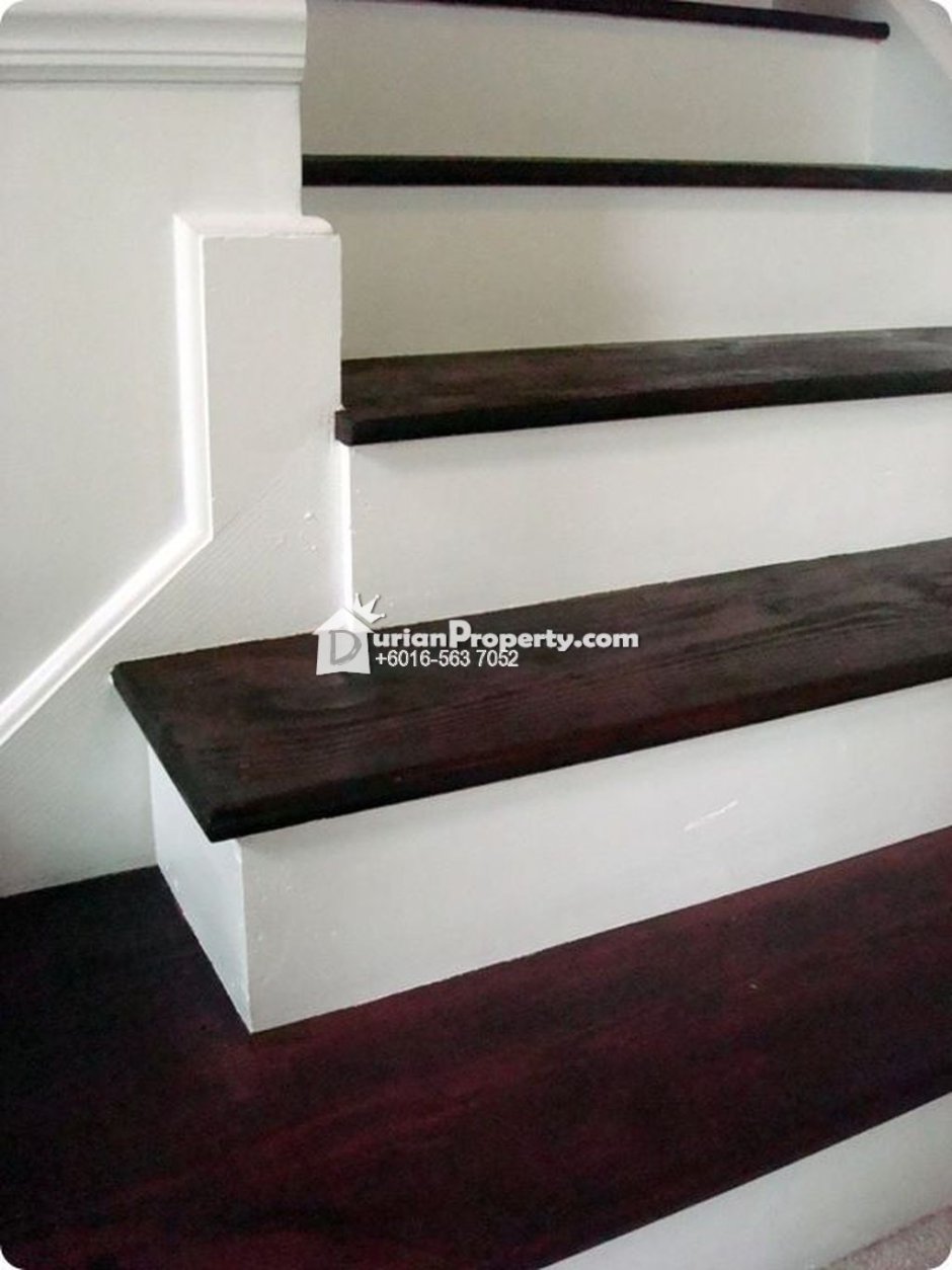 Крашенные лестницы