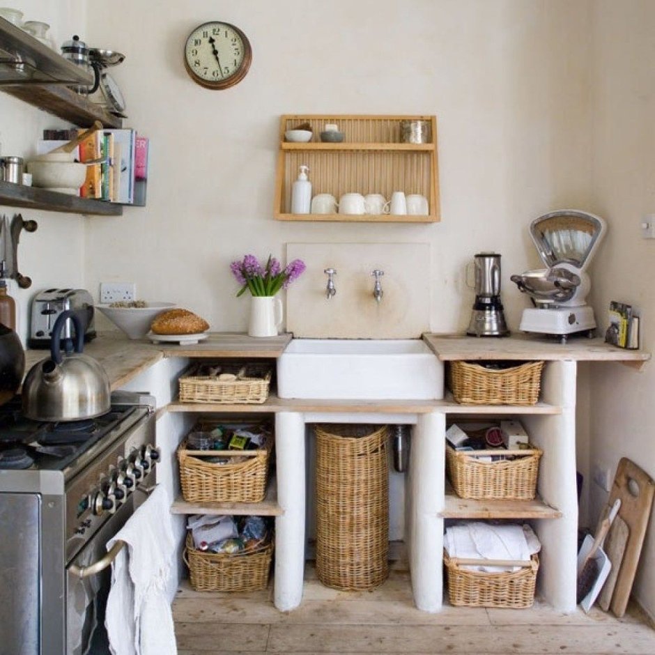 Очень маленькая кухня в древестном стиле