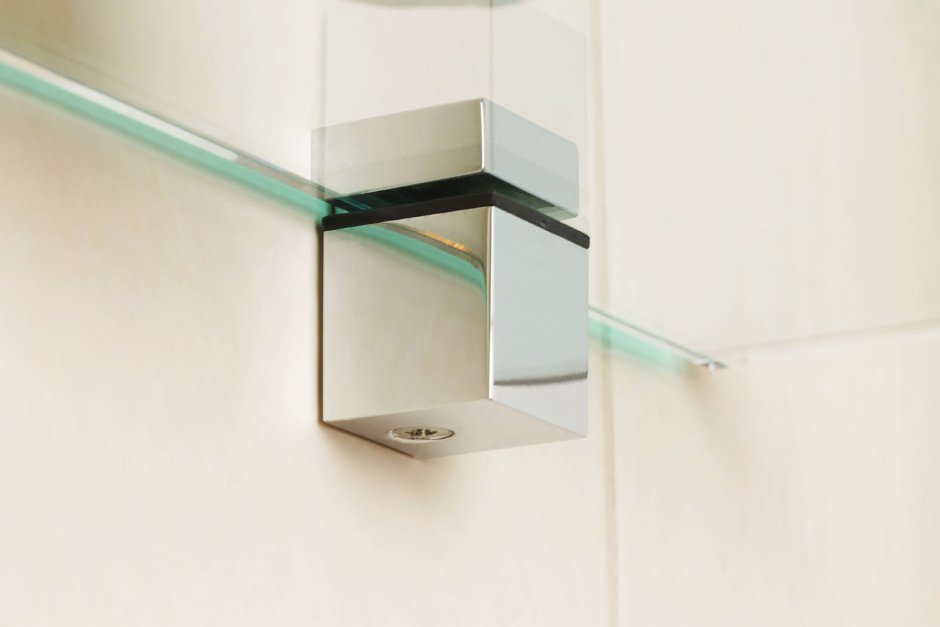 Стеклянная полка на стену