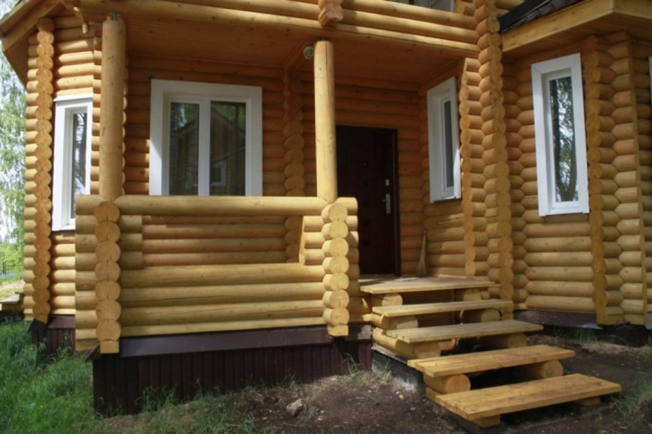 Крыльцо к деревянному дому