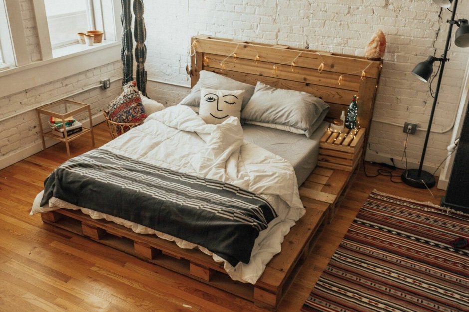 Кровать из паллетов лофт