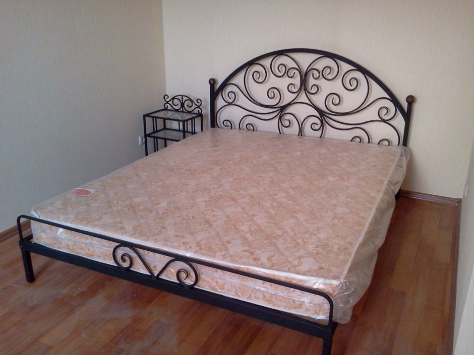 Кованые кровати в готическом стиле