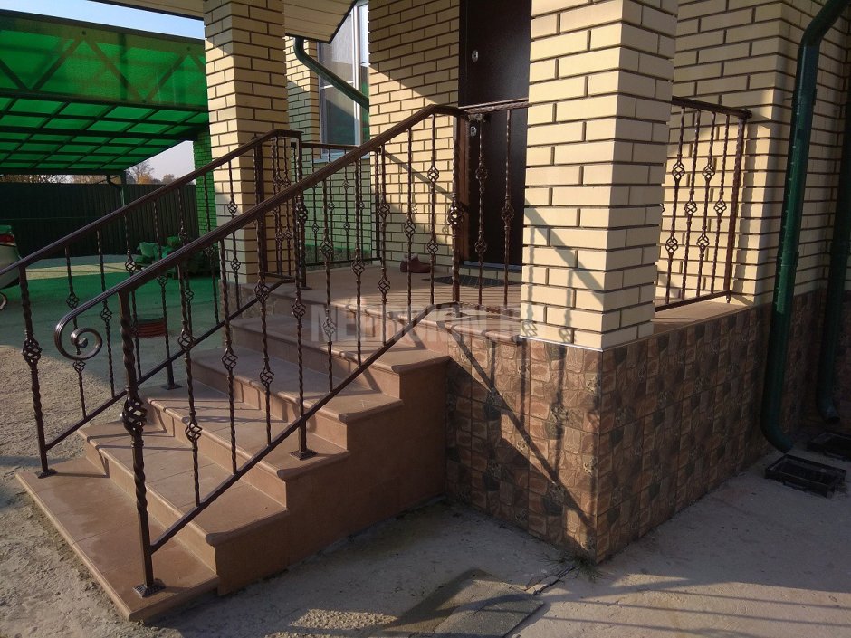 Ограждение крыльца из кирпича