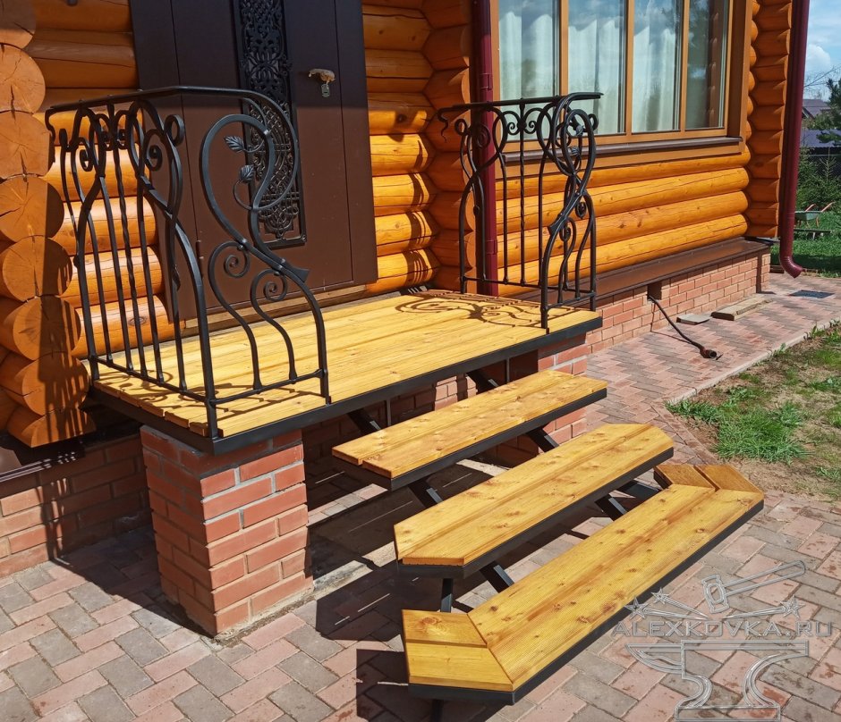 Крыльцо из металла и дерева