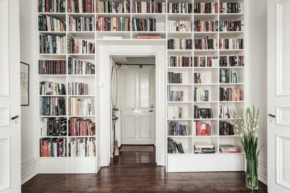 Книжный шкаф в нише