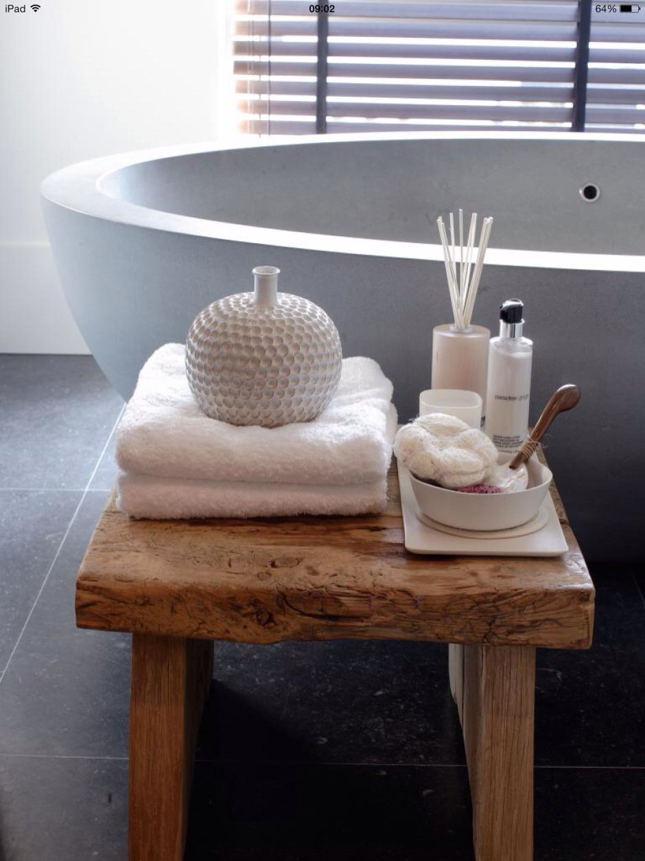 Столик в ванную комнату