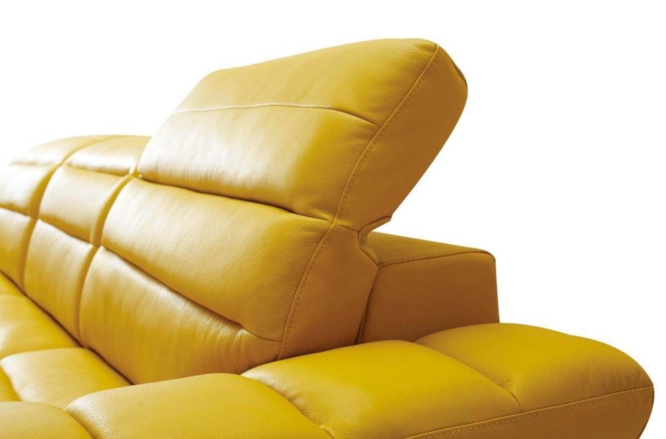 Желтый кожаный диван