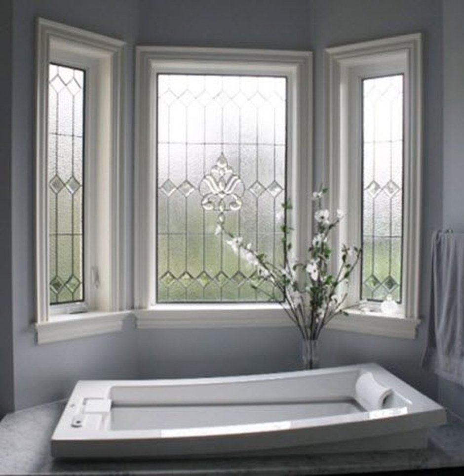 Матовое окно в ванной