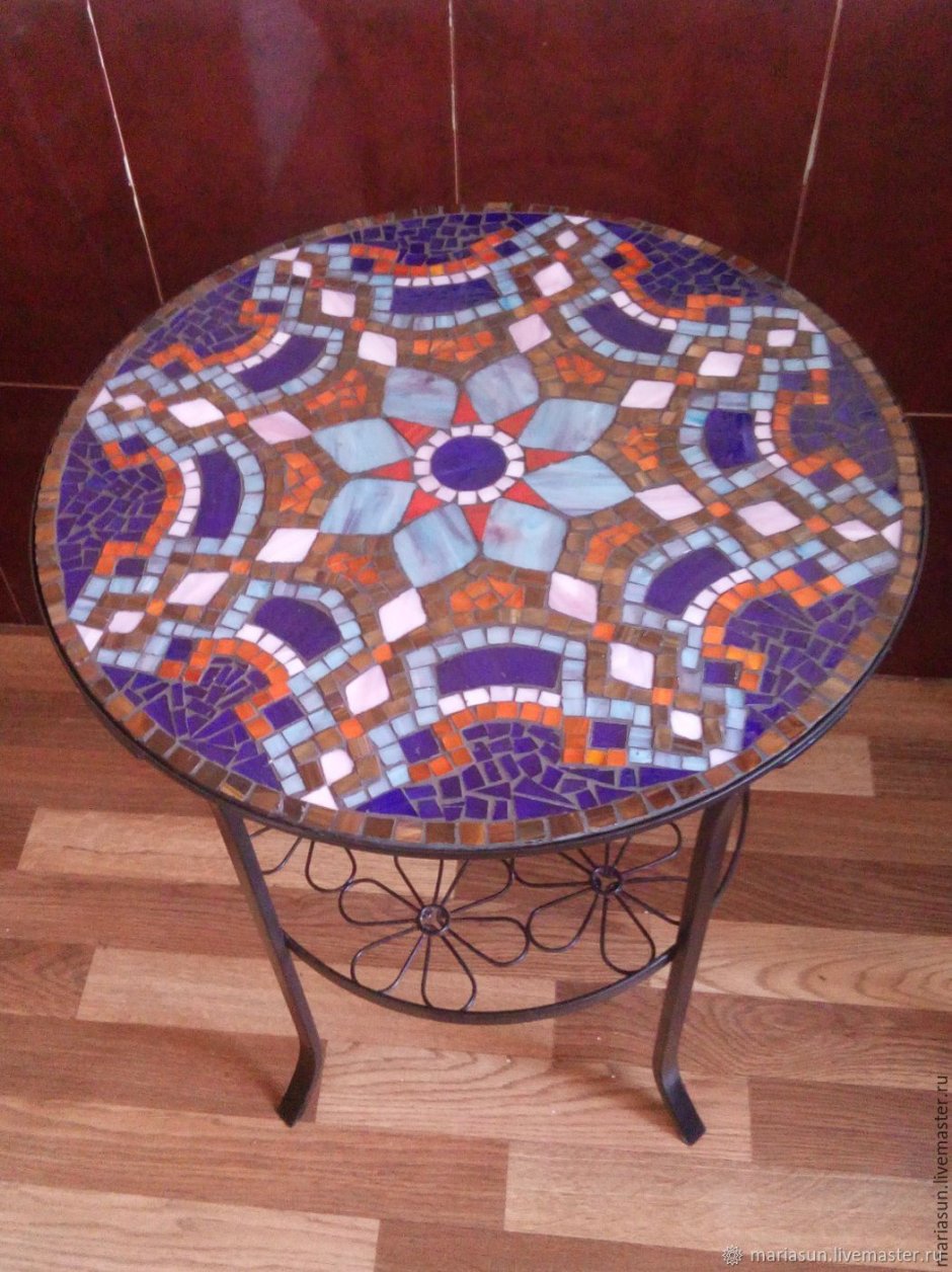 Столик с мозаикой
