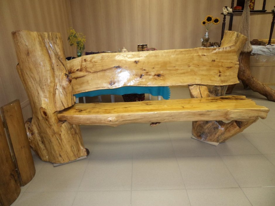 Лавочка из коряг