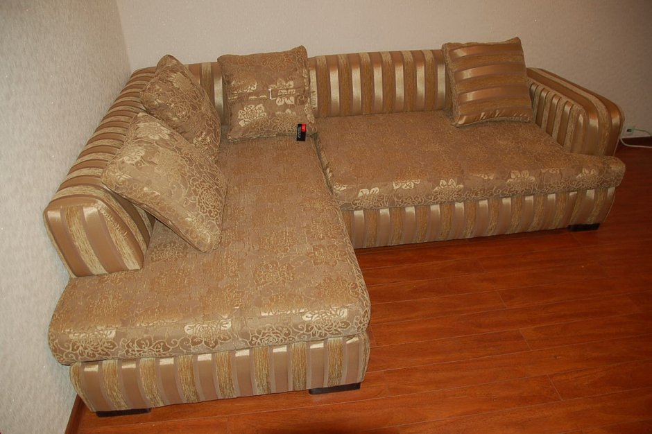 Отреставрированный диван