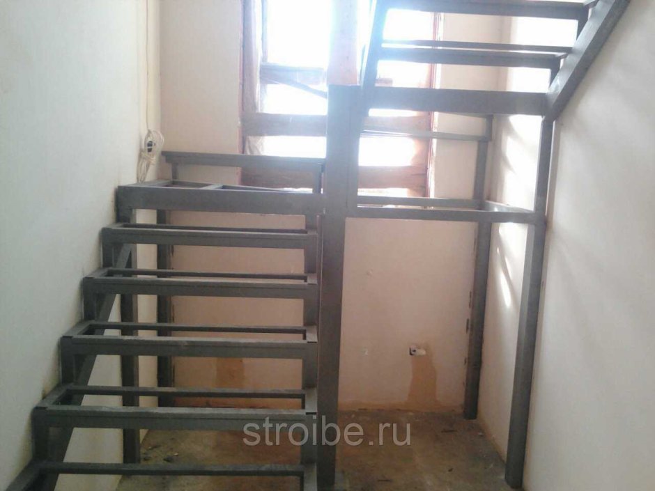 Уличная лестница эко 1 ступень ( приступок) из ПВЛ коричневый каркас