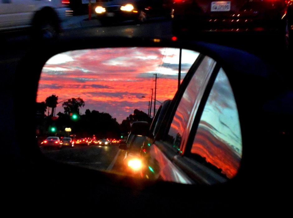 Рассвет из окна машины