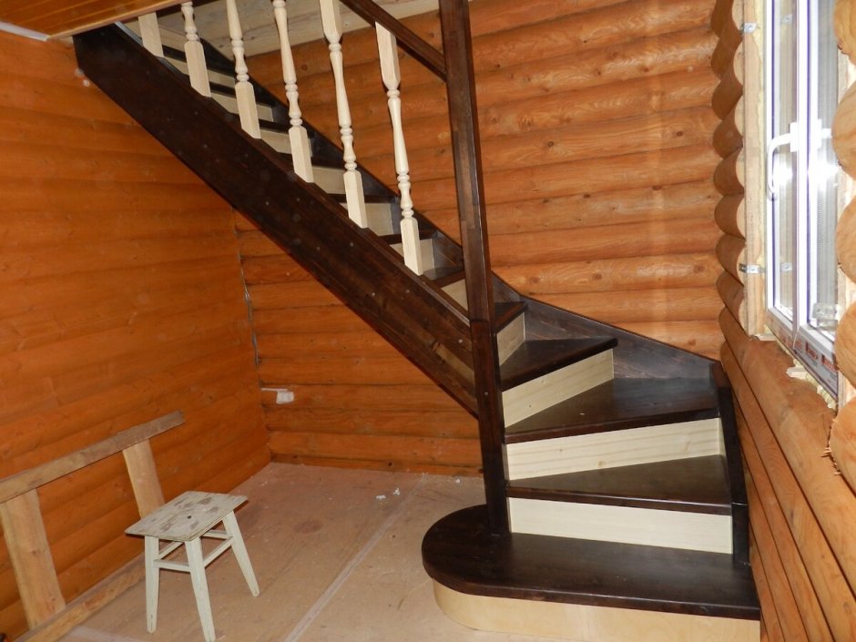 Лестница на второй этаж двухмаршевая