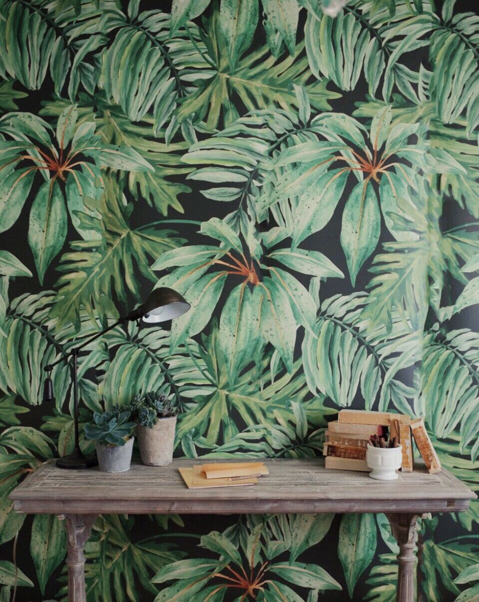 Декор стена из тропических листьев