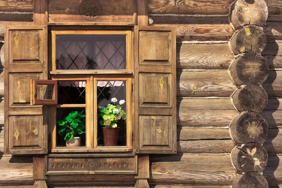 Окно деревенского дома
