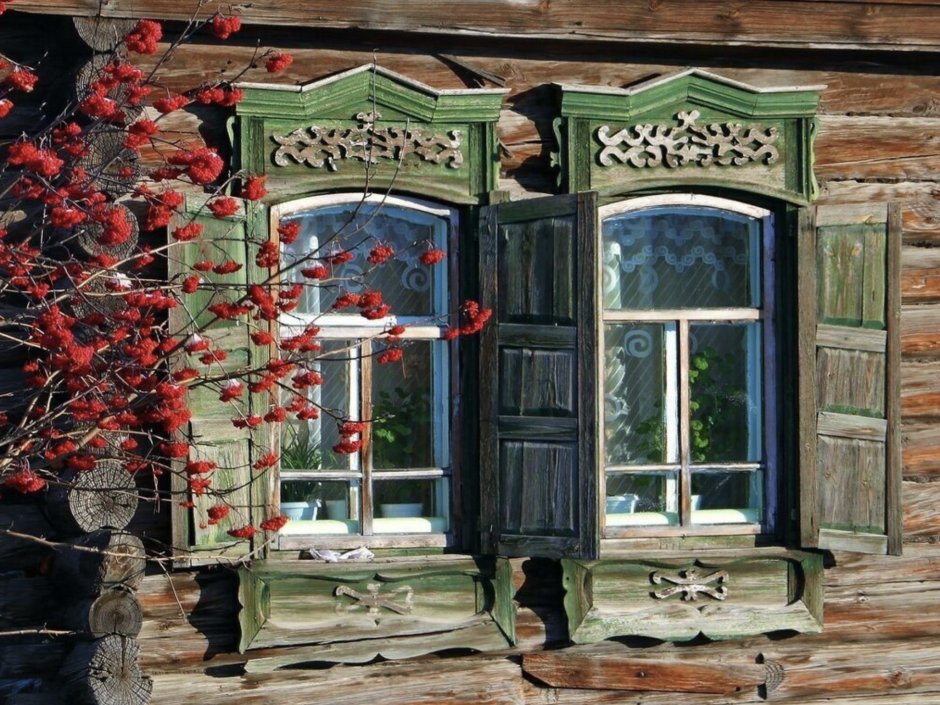 Окна деревянные со ставнями