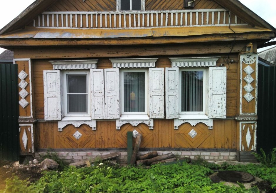 Окошко в деревенском доме