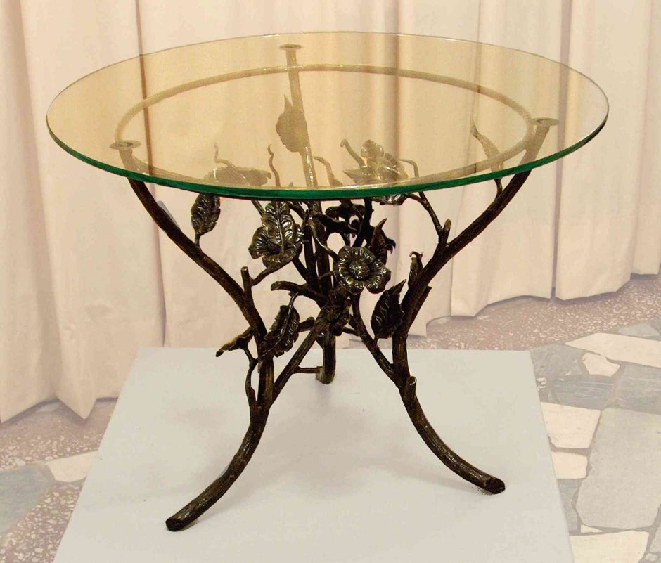 Дизайнерский стол из железо