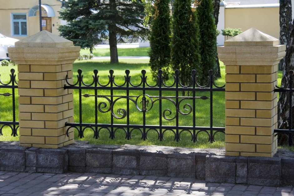 Декоративный кованый забор