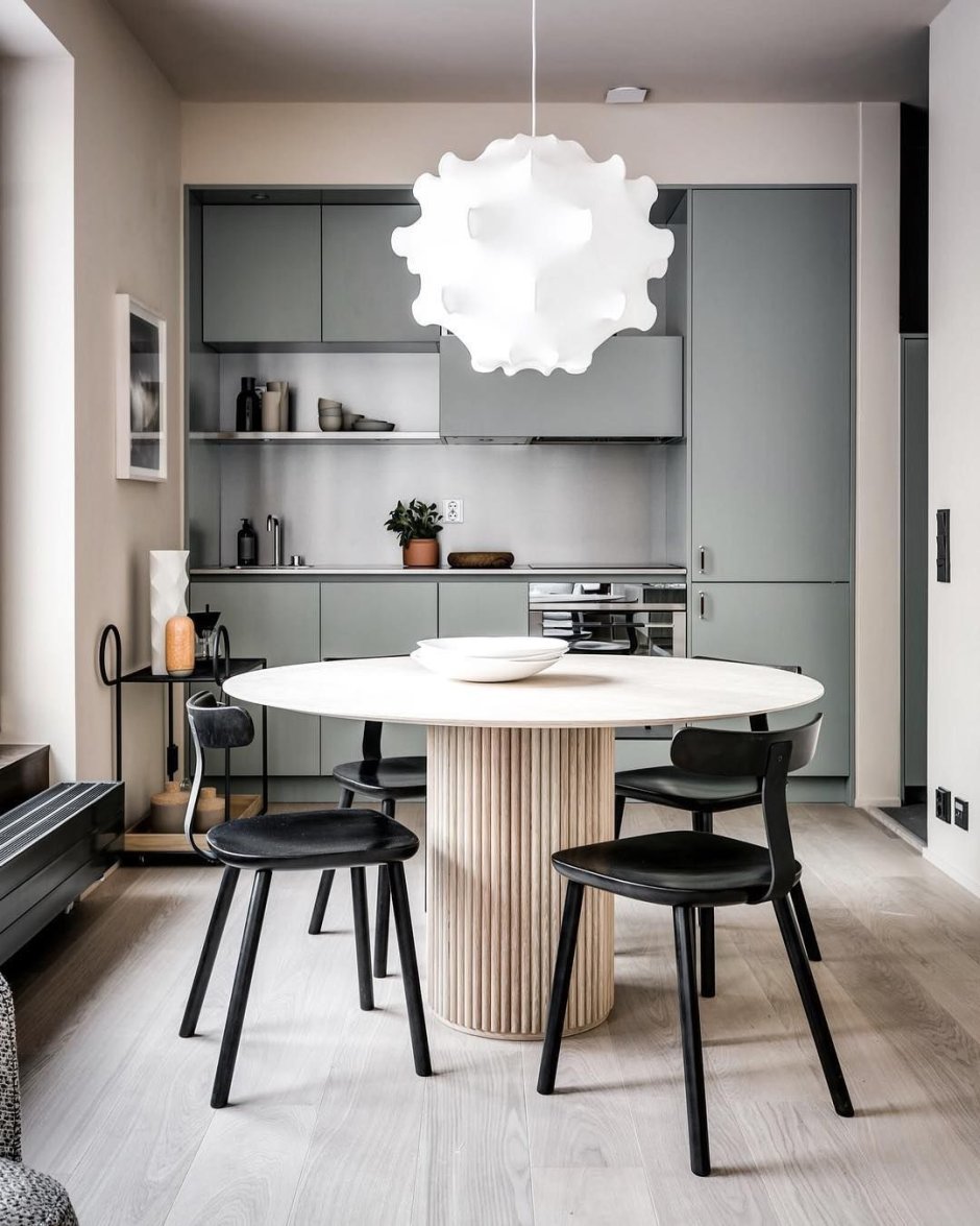 Гостиная с большим столом