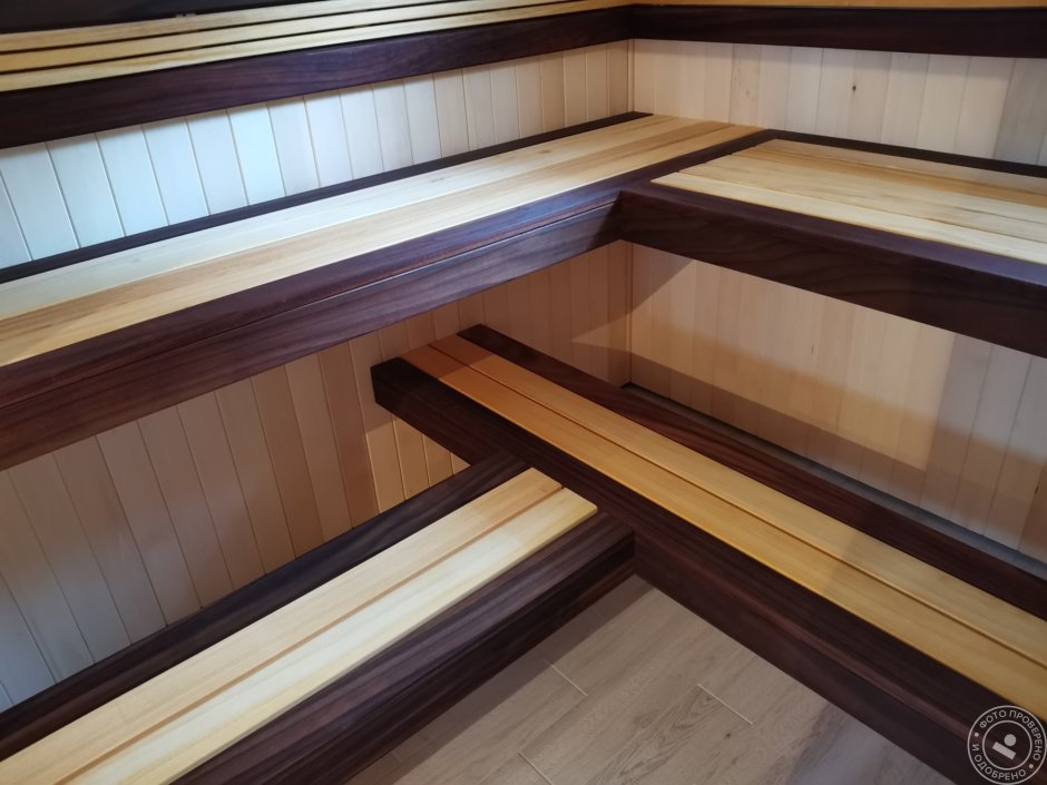 Подвесные полки в бане