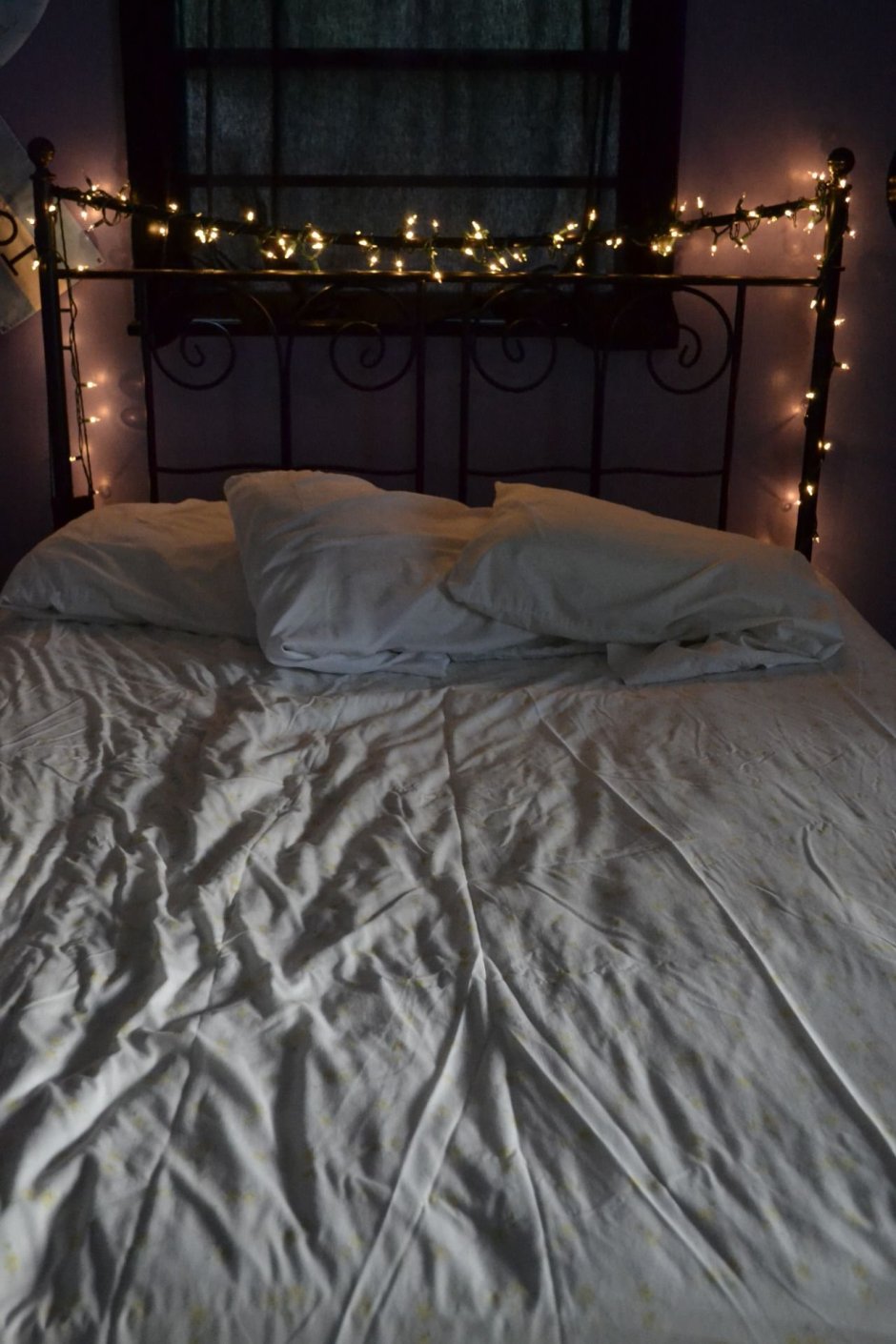 Кровать сверху ночью