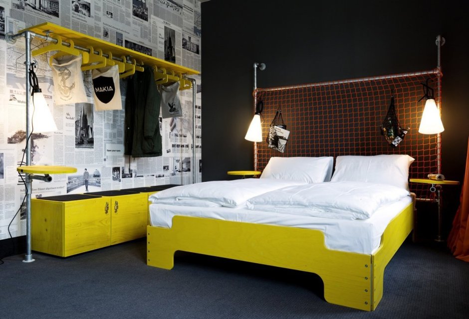 Желтый интерьер спальни